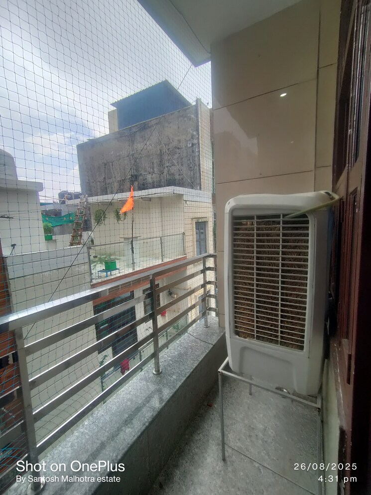 Balcony, dwarka mor 2 Bedroom 55 Sq.Yd. Builder Floor In Dwarka Mor Delhi 9111268