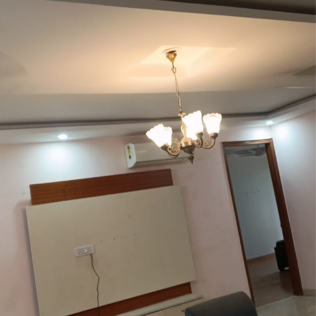 3 BHK + Servant Room Builder Floor For Rent in Sector 43