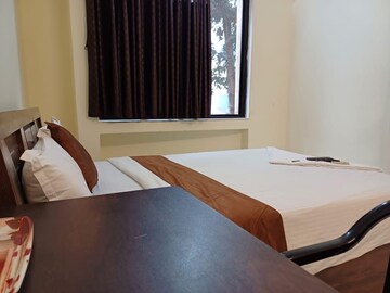 Bedroom in 3 BHK Apartment at Kalyani Nagar – for Rent