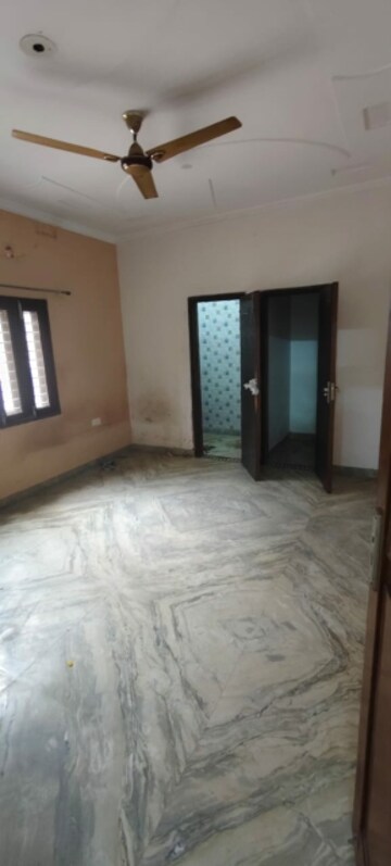 Room in 4 BHK Builder Floor at Soho Awas Apartments, Gyan Khand I – for Rent
