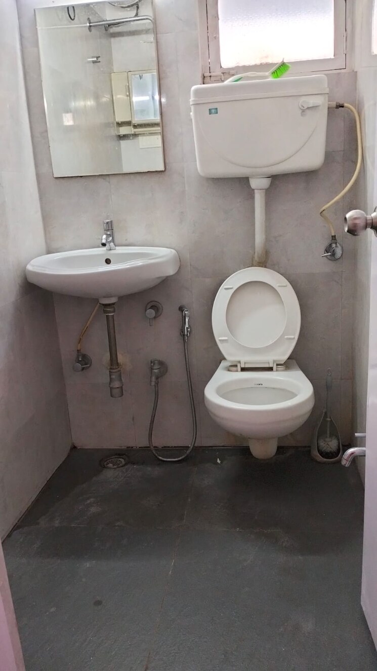 Bathroom, ramesh-hermes-heritage-phase-2 1 Bedroom 610 Sq.Ft. Apartment In Shastrinagar Pune 9111310