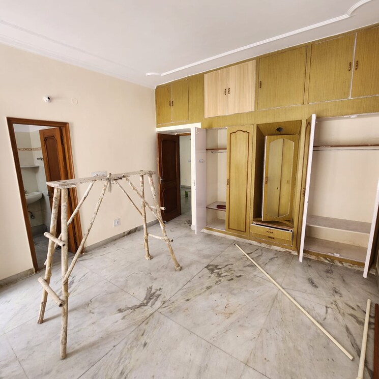 Room, sector 38 3 Bedroom 2250 Sq.Ft. Apartment In Sector 38 Chandigarh 9111369