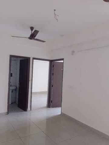 Room in 2 BHK Apartment at Panchsheel Greens, Sector 16 Greater Noida – for Rent