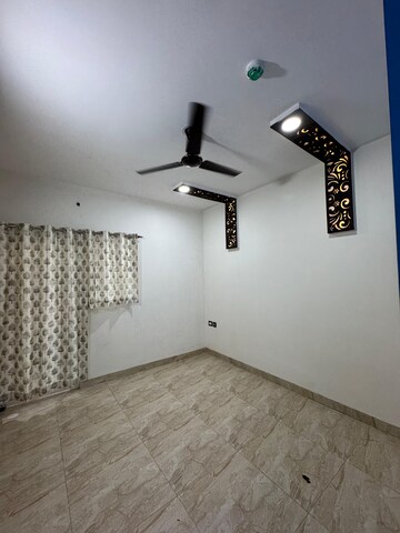 Room in 3 BHK Apartment at Crossing Republik, Crossing Republic – for Sale