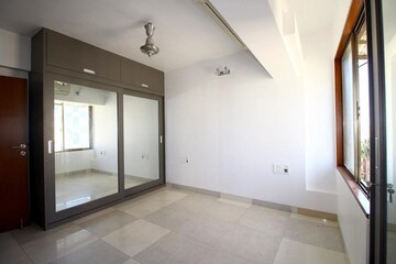 Room in 2 BHK Apartment at Bandra West – for Rent
