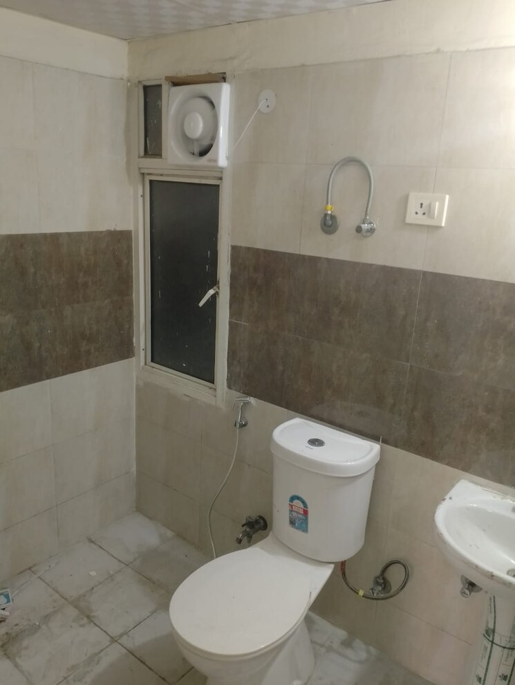 Bathroom, panchsheel-greens 3 Bedroom 926 Sq.Ft. Apartment In Sector 16 Greater Noida Greater Noida 9111434