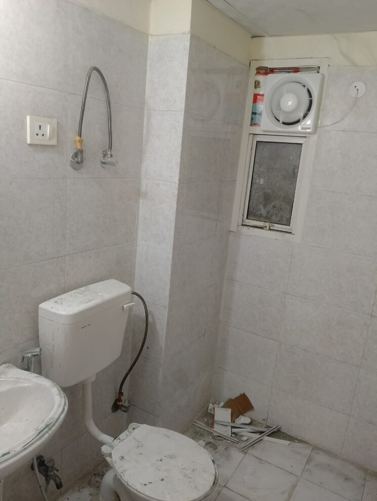 Bathroom, panchsheel-greens 3 Bedroom 926 Sq.Ft. Apartment In Sector 16 Greater Noida Greater Noida 9111434