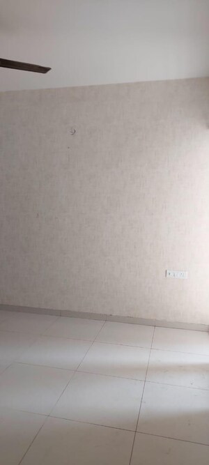Room in 3 BHK Apartment at Nirala Estate, Tech Zone 4 Greater Noida – for Sale
