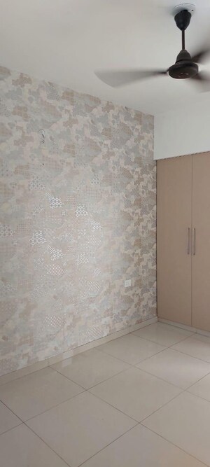 Room in 3 BHK Apartment at Nirala Estate, Tech Zone 4 Greater Noida – for Sale