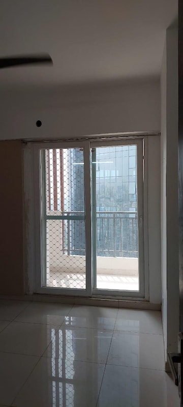 Room in 3 BHK Apartment at Nirala Estate, Tech Zone 4 Greater Noida – for Sale