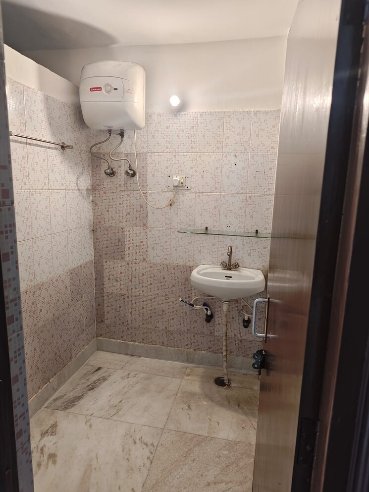 Bathroom, sector 30 2 Bedroom 1250 Sq.Ft. Independent House In Sector 30 Noida 9111463