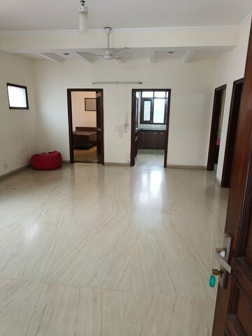 Room in 3 BHK Independent House at Sector 39 – for Rent