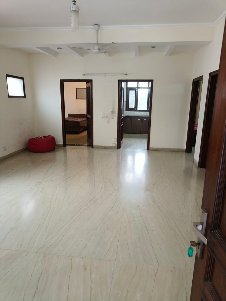 Room, sector 39 3 Bedroom 1800 Sq.Ft. Independent House In Sector 39 Noida 9111491