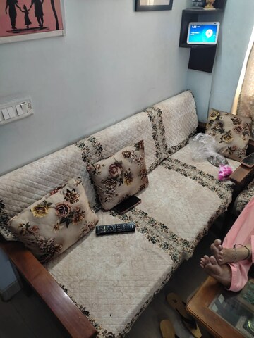 Living Room in 2.5 BHK Apartment at Gardenia Golf City, Sector 75 – for Rent