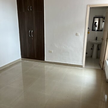 Room in 2 BHK Apartment at Supertech Cape Town, Sector 74 – for Rent