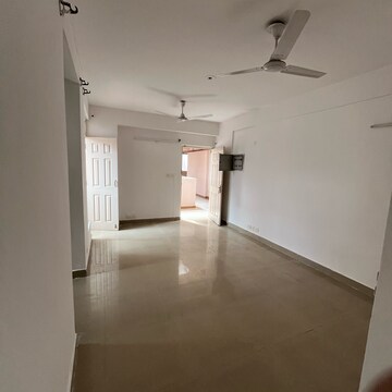 Room in 2 BHK Apartment at Supertech Cape Town, Sector 74 – for Rent