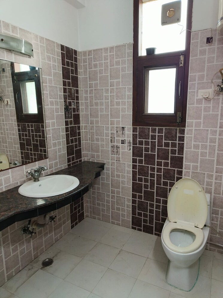 Bathroom, sector 41 2 Bedroom 1300 Sq.Ft. Independent House In Sector 41 Noida 9111509
