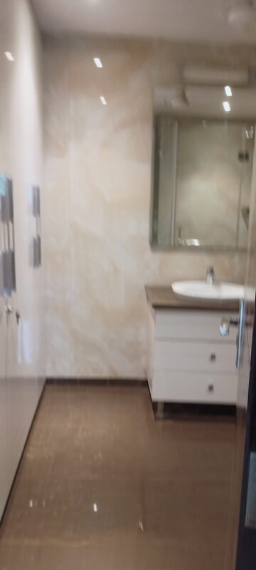 Bathroom in 3 BHK Builder Floor at DLF City Phase IV, Dlf Phase iv – for Rent