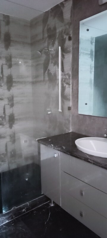 Bathroom in 3 BHK Builder Floor at DLF City Phase IV, Dlf Phase iv – for Rent