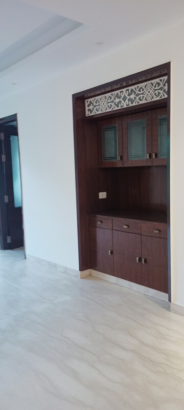Room in 3 BHK Builder Floor at DLF City Phase IV, Dlf Phase iv – for Rent