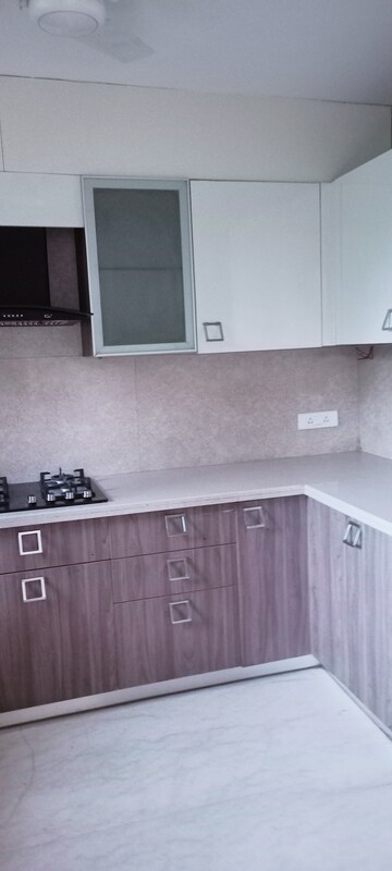 Kitchen in 3 BHK Builder Floor at DLF City Phase IV, Dlf Phase iv – for Rent