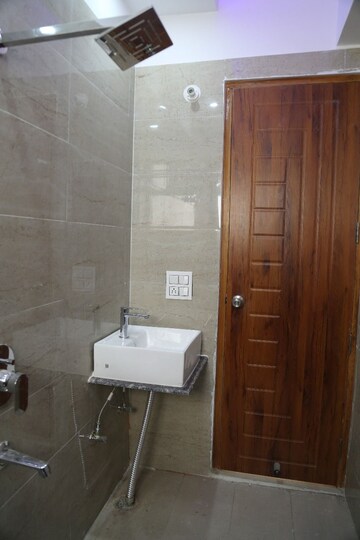 Bathroom in 4 BHK Apartment at GTM The Capital, Aman Vihar – for Rent