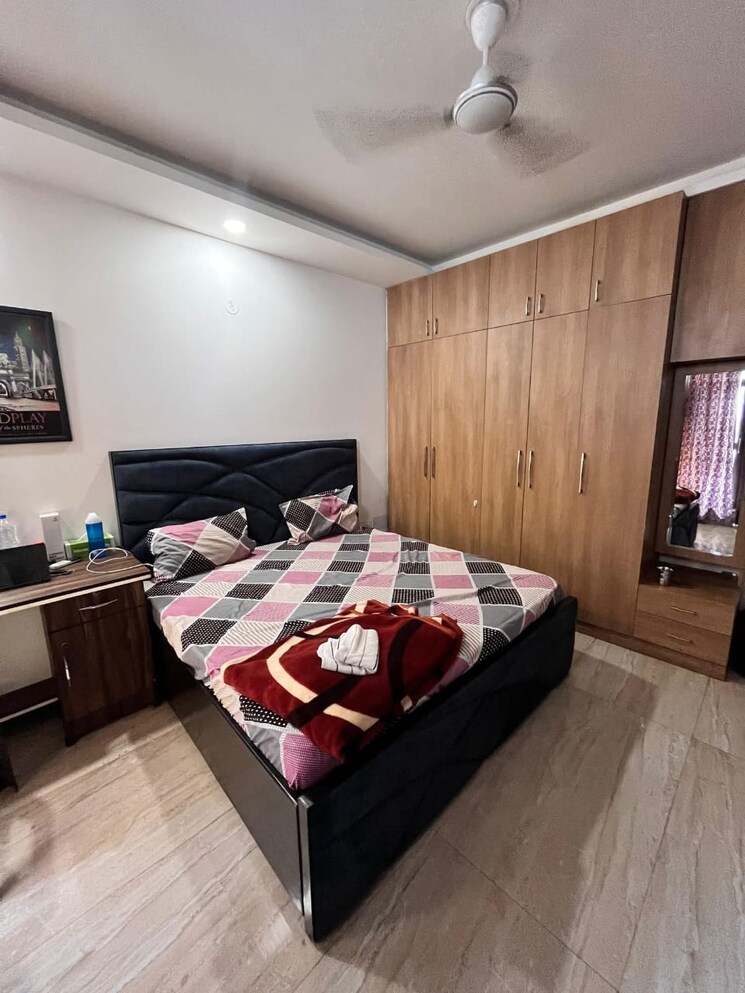 Bedroom, mohit-house 3 Bedroom 2000 Sq.Ft. Builder Floor In Sushant Lok I Gurgaon 9111524