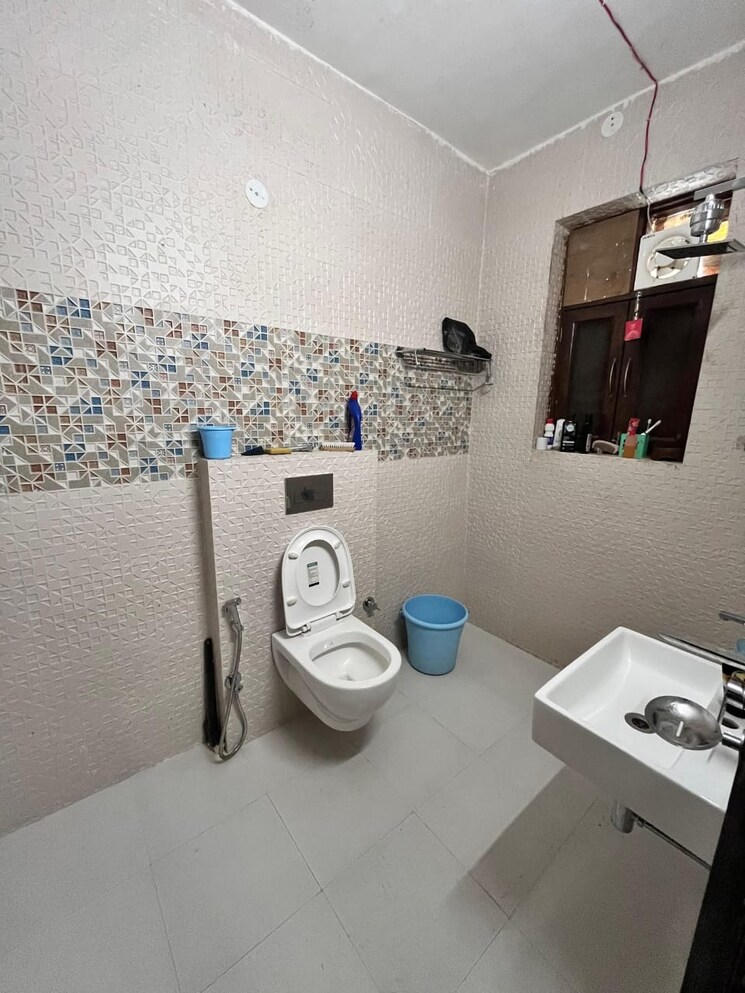 Attached Bathroom, mohit-house 3 Bedroom 2000 Sq.Ft. Builder Floor In Sushant Lok I Gurgaon 9111524