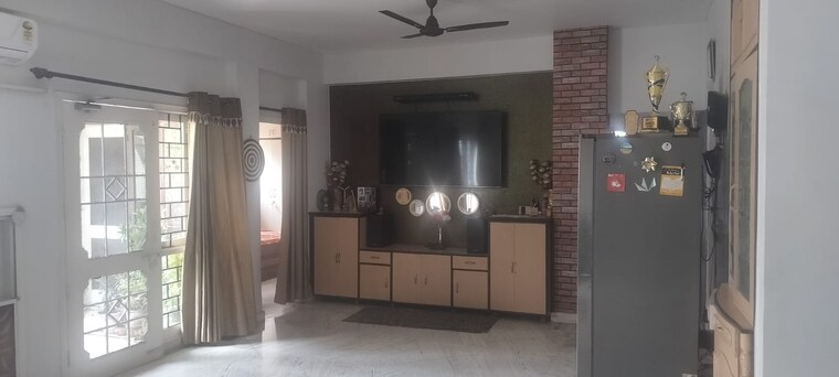 Room, sector 47 3 Bedroom 3000 Sq.Ft. Independent House In Sector 47 Noida 9111526