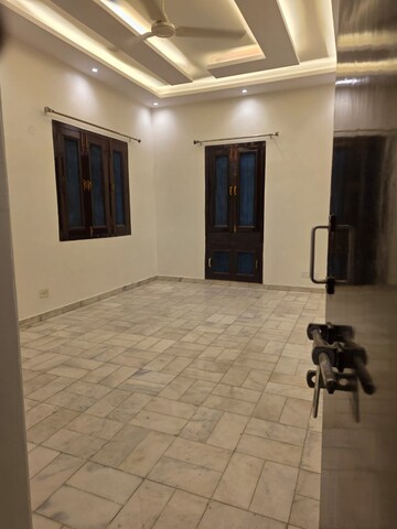 Room in 3 BHK Independent House at Sector 47 – for Rent