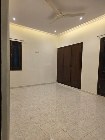 Room in 3 BHK Independent House at Sector 47 – for Rent