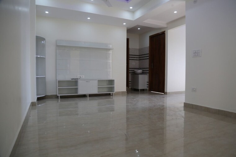 Room, sahastradhara road 5 Bedroom 370 Sq.Yd. Independent House In Sahastradhara Road Dehradun 9111546