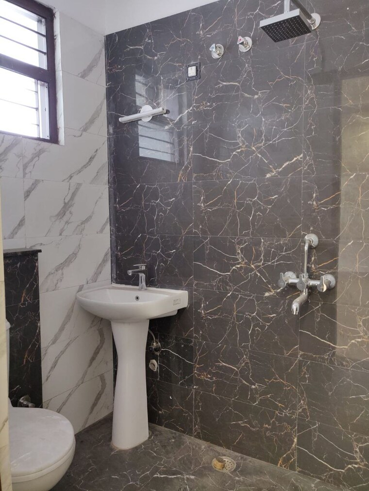 Bathroom, sahastradhara road 5 Bedroom 370 Sq.Yd. Independent House In Sahastradhara Road Dehradun 9111546