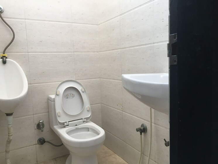 Bathroom, sector 6 Commercial Office Space 212 Sq.Mt. In Sector 6 Noida 9111511