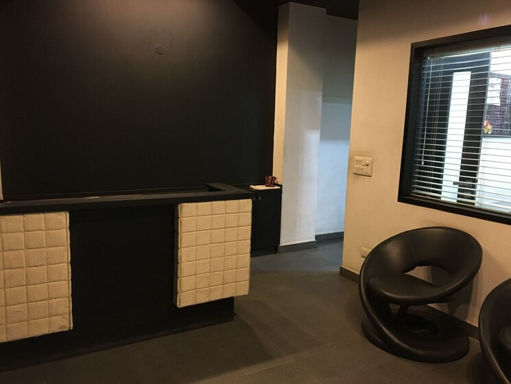 Team Area, sector 6 Commercial Office Space 212 Sq.Mt. In Sector 6 Noida 9111511