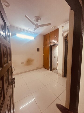 Room in 2 BHK Apartment at Panchsheel Greens, Sector 16 Greater Noida – for Rent