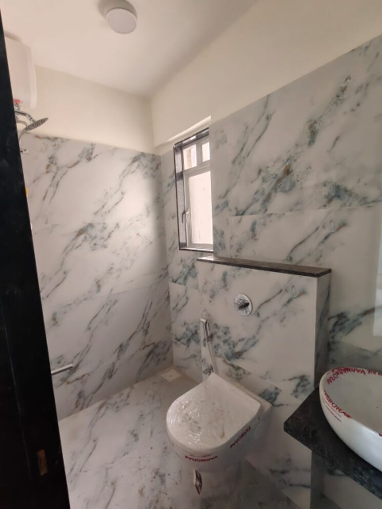 Bathroom, arihant-view 2 Bedroom 600 Sq.Ft. Apartment In Santacruz East Mumbai 9111556