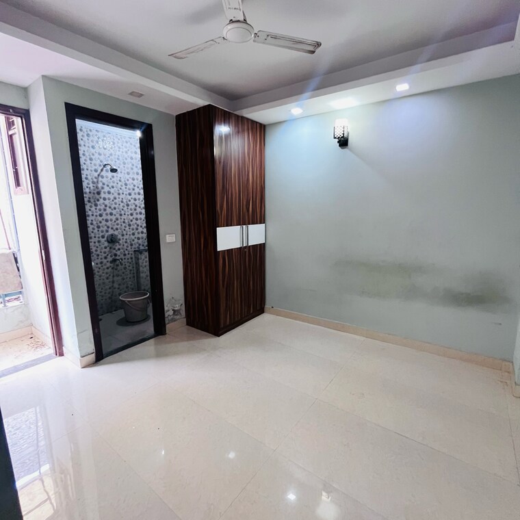 Room, panchsheel vihar 3 Bedroom 110 Sq.Yd. Builder Floor In Panchsheel Vihar Delhi 9111577