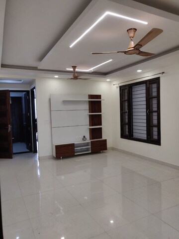 Room in 3 BHK Apartment at JJ Shivalik Greens, Maysoori Bypass – for Rent