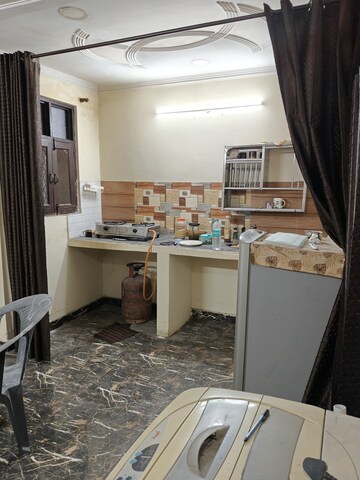 Room in 1 BHK Builder Floor at Indrapuram – for Rent