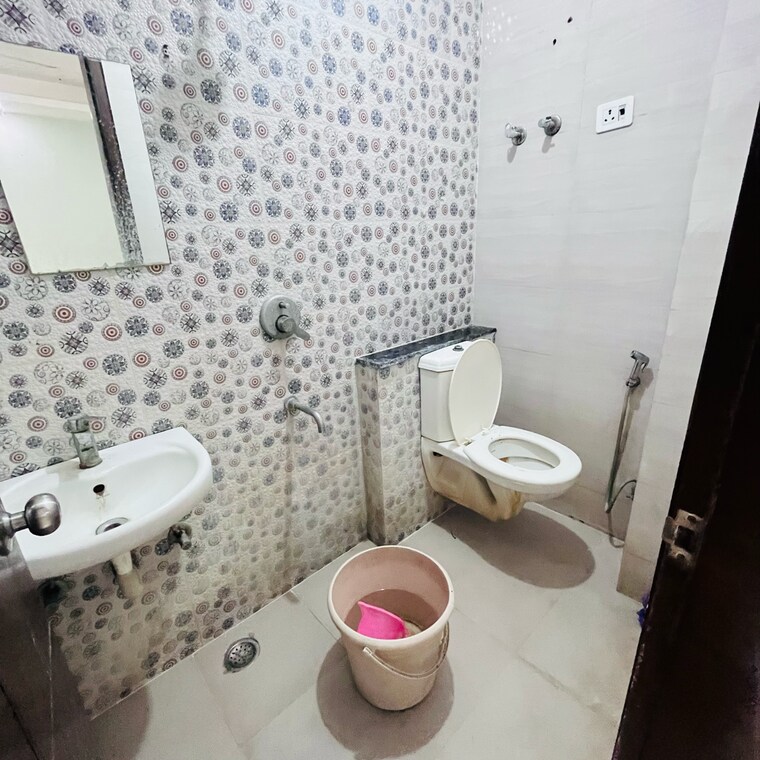 Attached Bathroom, khirki extension 1 Bedroom 50 Sq.Yd. Builder Floor In Khirki Extension Delhi 9111617