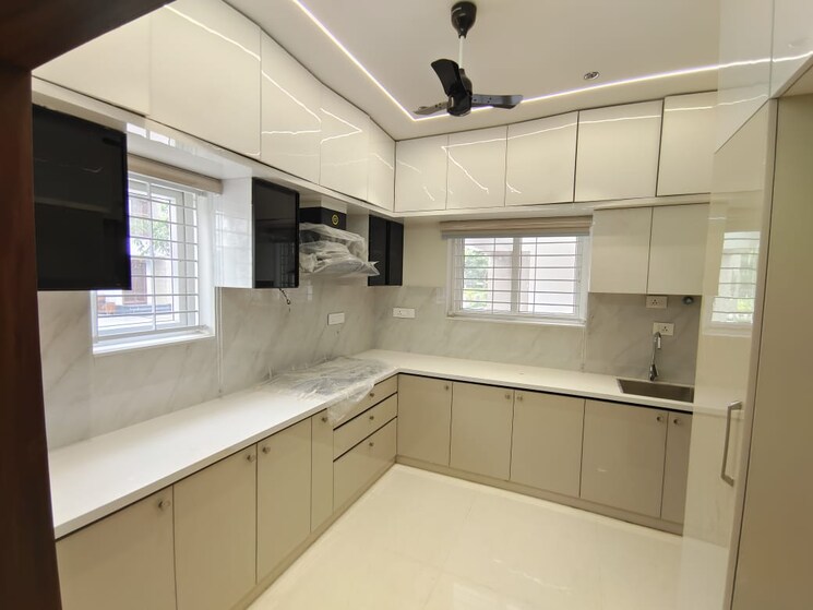 Kitchen, visions-urjith 4 Bedroom 4535 Sq.Ft. Villa In Tellapur Hyderabad 9111578