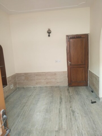 Room in 2 BHK Villa at Sector 36 – for Rent
