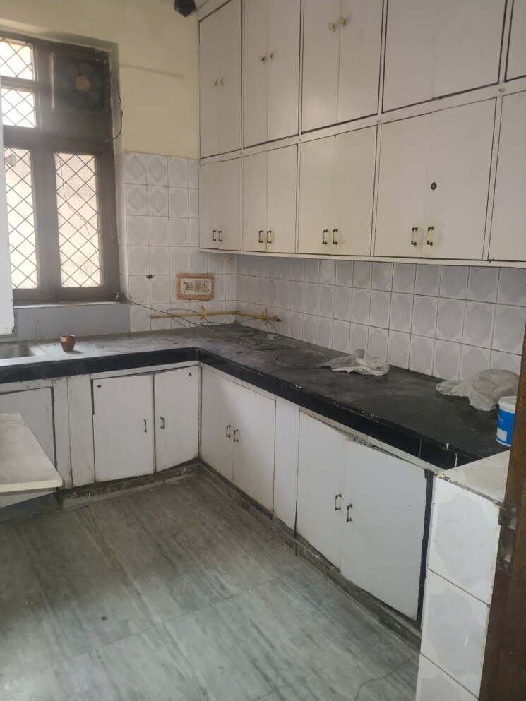 Kitchen, sector 36 2 Bedroom 165 Sq.Yd. Villa In Sector 36 Noida 9111598