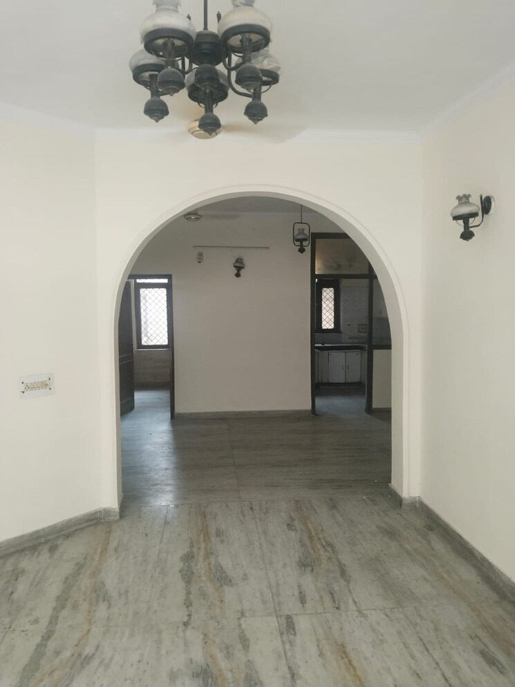 undefined, sector 36 2 Bedroom 165 Sq.Yd. Villa In Sector 36 Noida 9111598