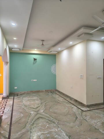 Room in 3 BHK Apartment at RWA Apartments Sector 29, Sector 29 – for Sale