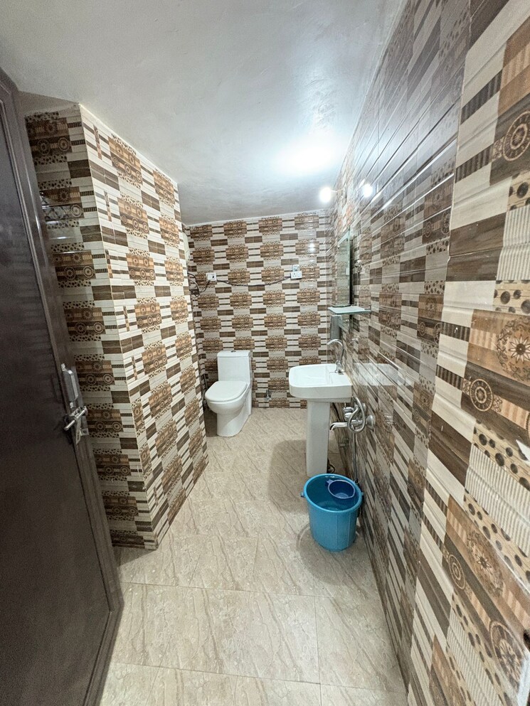 Bathroom, malviya nagar 1 Bedroom 1200 Sq.Ft. Builder Floor In Malviya Nagar Delhi 9111674