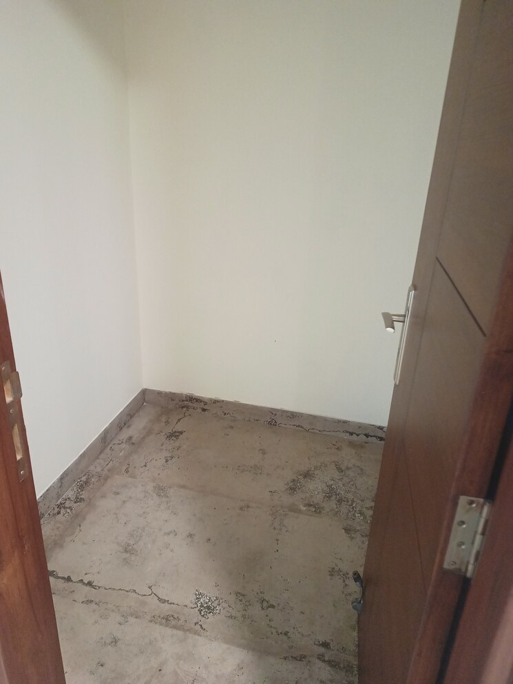 Room, sushant lok i 4 Bedroom 300 Sq.Yd. Builder Floor In Sushant Lok I Gurgaon 9111697