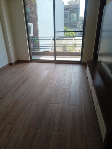 Room in 4 BHK Builder Floor at Sushant Lok I – for Rent