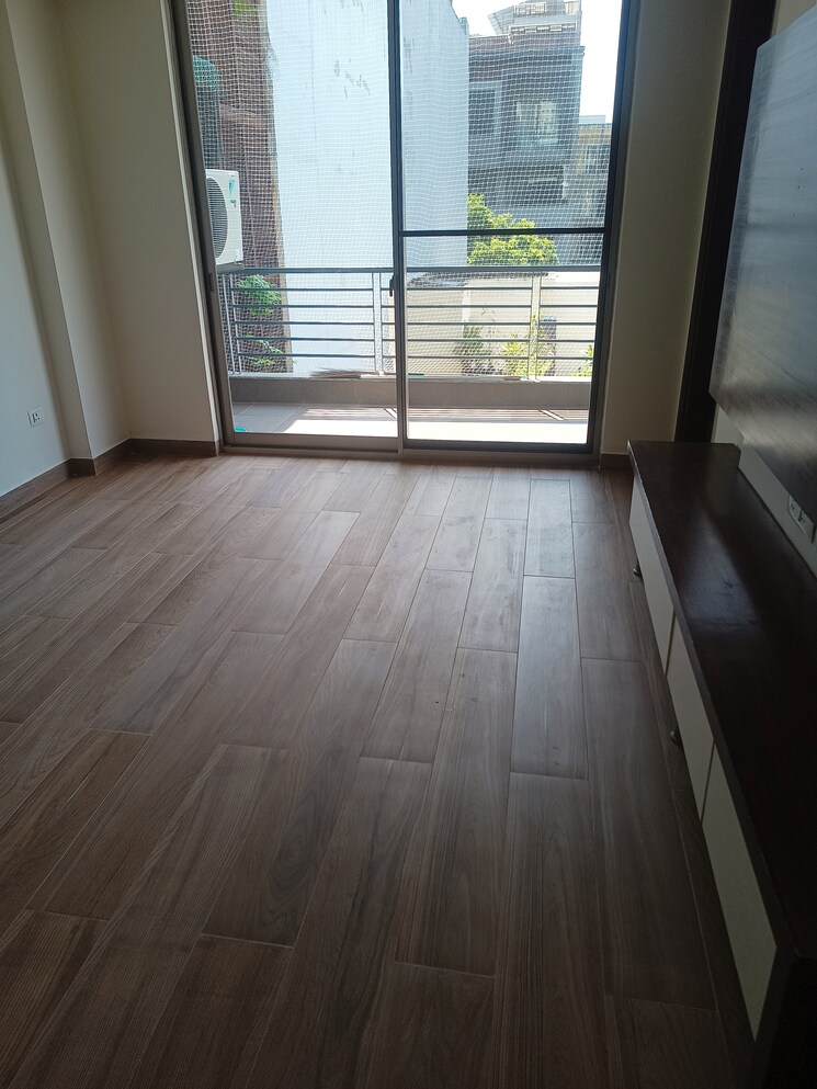 Room, sushant lok i 4 Bedroom 300 Sq.Yd. Builder Floor In Sushant Lok I Gurgaon 9111697